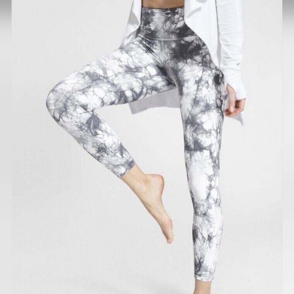 Athleta 7/8 tie dye salutation leggings